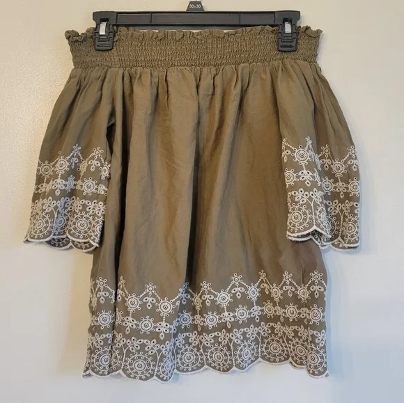 Abercrombie And Fitch Off Shoulder Blouse - Picture 2 of 5